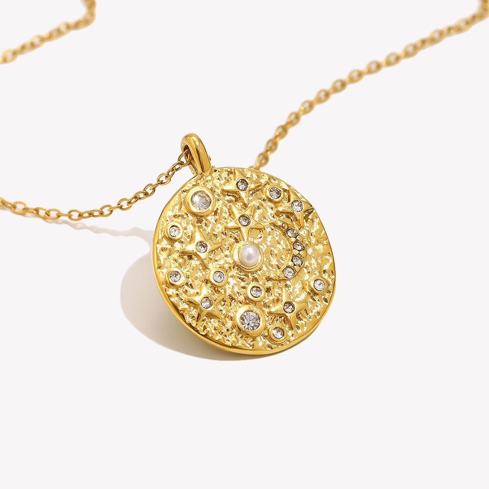 قلادة عملة من الفولاذ المقاوم  - مراجعة Birth Flower Necklace وسعره