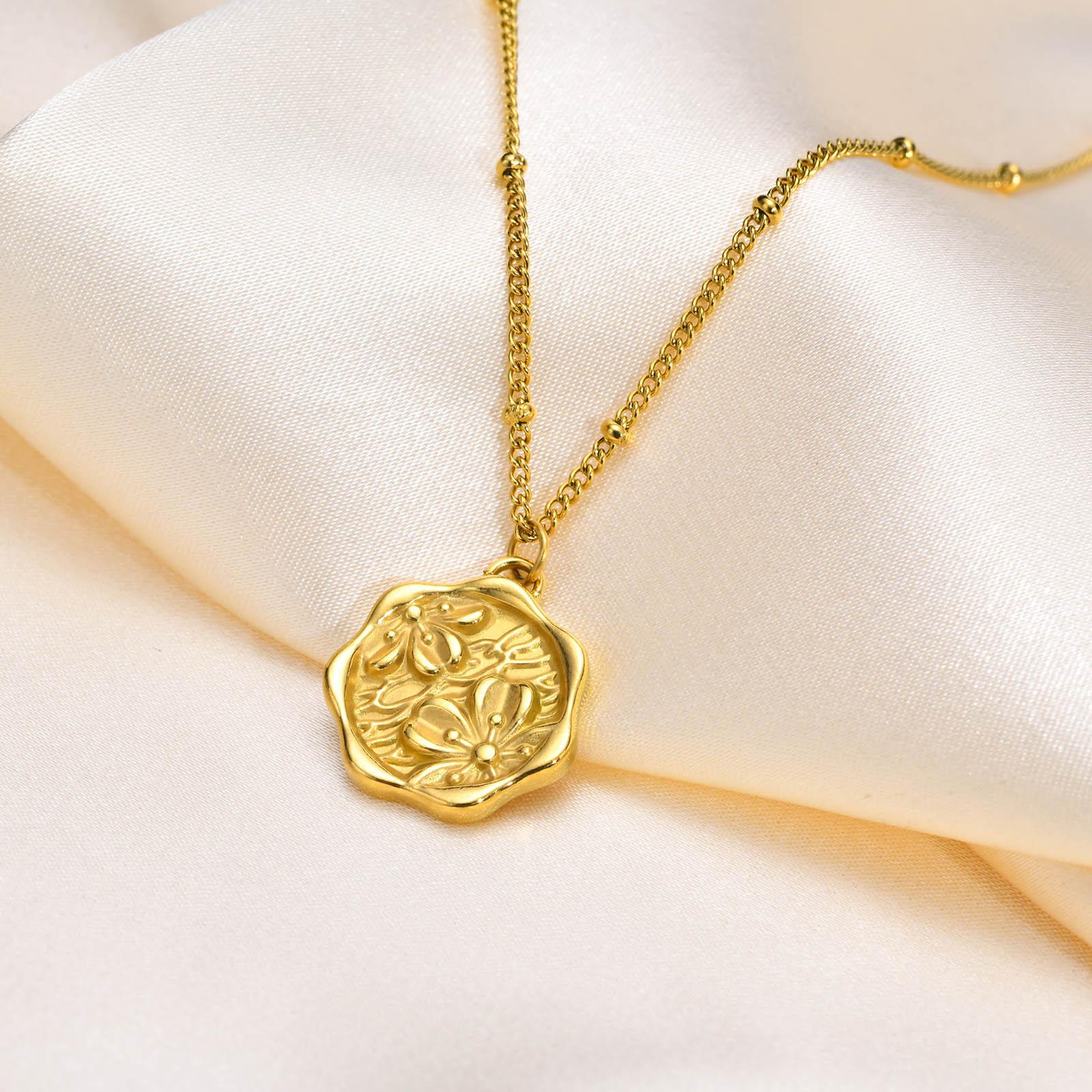 عملة قلادة زهرة قلادة للنساء ، - مراجعة Birth Flower Necklace وسعره